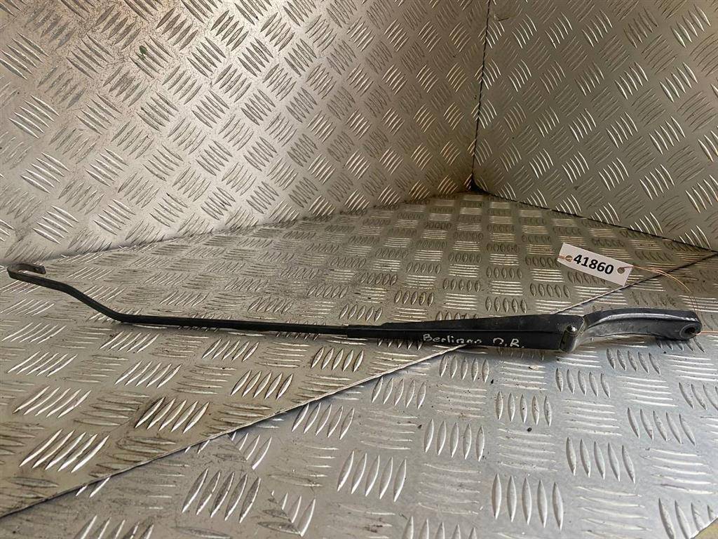 щеткодержатель (поводок стеклоочистителя, дворник) Citroen Berlingo 1 поколение (M49) 1999, 962101478B - фото №1