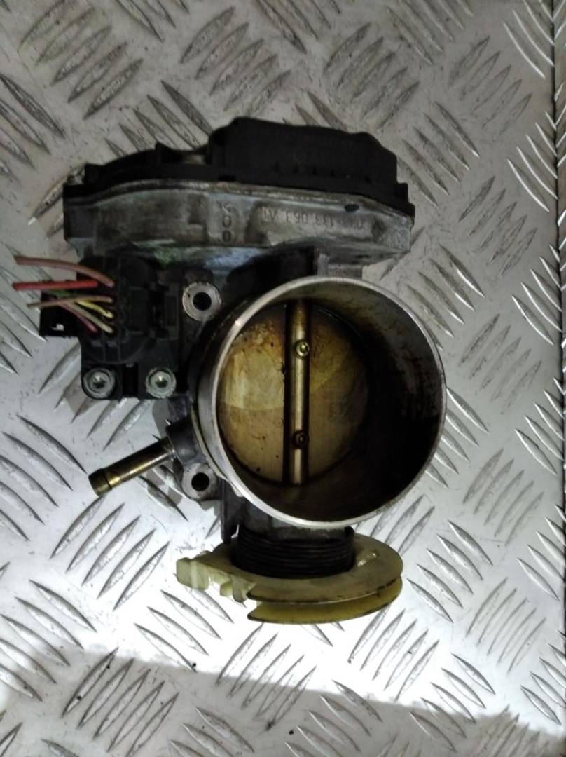 заслонка дроссельная Audi A6 4B/C5 1998, 2.4 л., i, бензин, 078133063AK - фото №1
