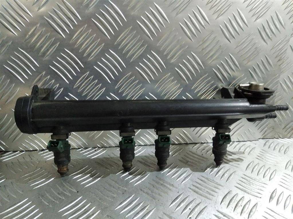 топливная рампа Volkswagen Golf 4 поколение 1997, 1.6 л., i, бензин, 037906031AA, 06A133317A - фото №1