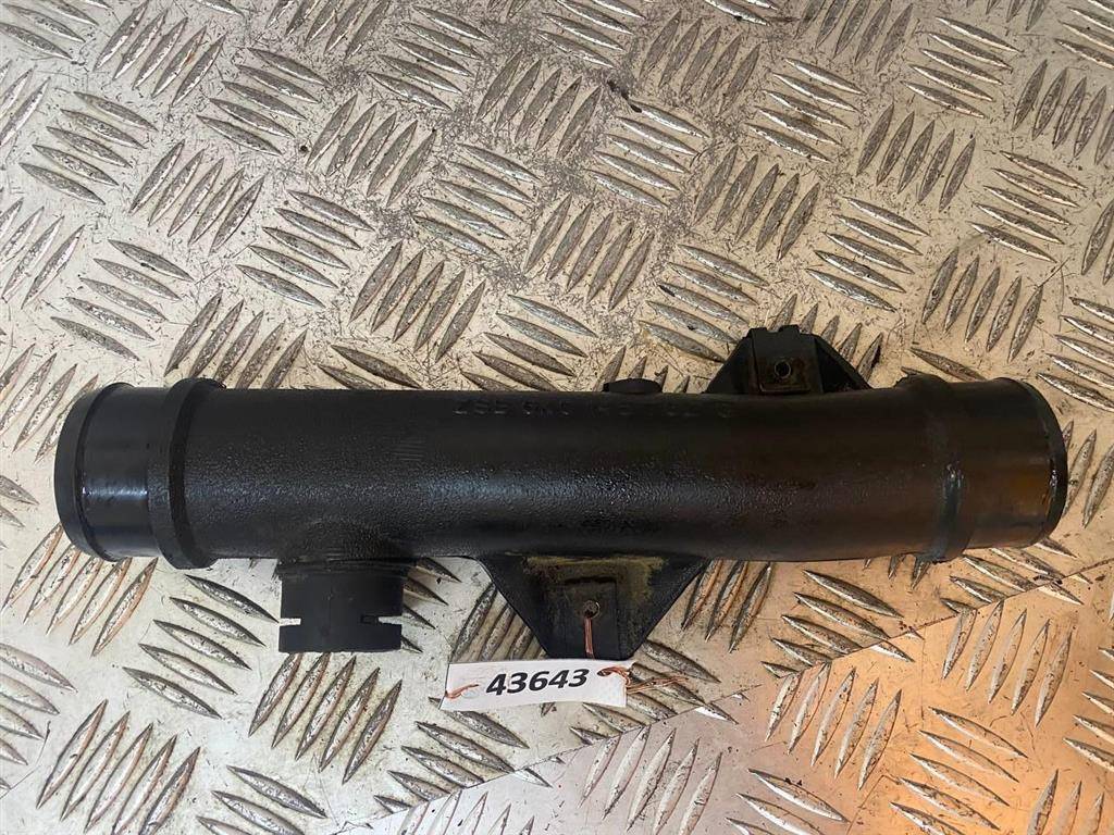 патрубок интеркулера Volkswagen Caddy 2 поколение 1998, 1.9 л., TDi, дизель, 6K0145840B - фото №1