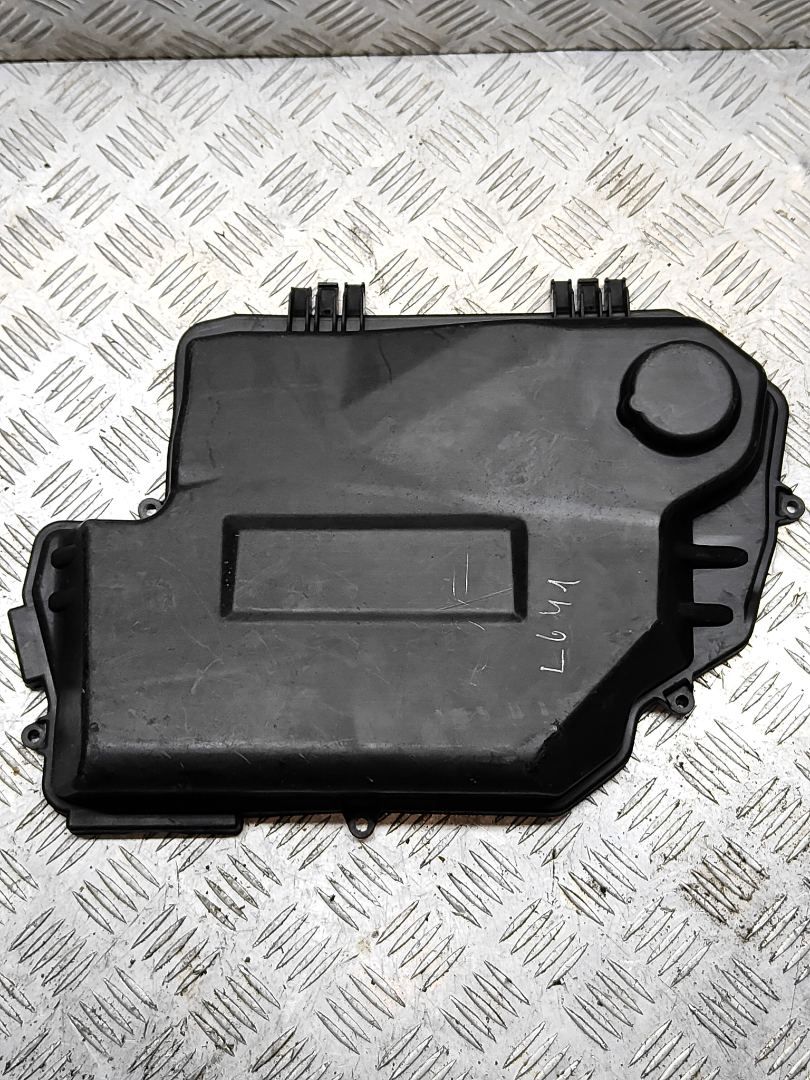 крышка блока предохранителей Audi A6 4F/C6 2006, 2.4 л., i, BDW, бензин, вариатор, чёрный, седан, передний привод, правый руль, 4F2907613 - фото №1