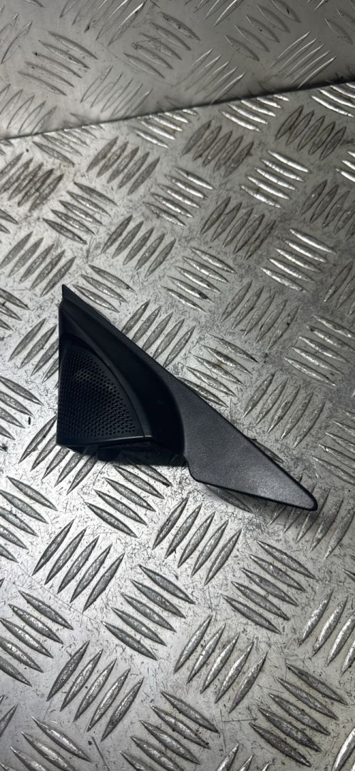 накладка двери (крышки) багажника Mazda 6 GG 2002, серебристый, универсал, 1469223 - фото №1