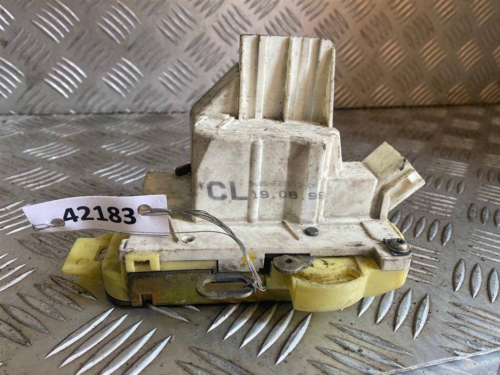 замок двери передней правой Ford Mondeo 2 поколение 1999, 96BGF21812CM - фото №1