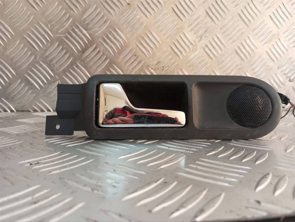 ручка внутренняя задняя левая Volkswagen Passat B5 1997, 3B0839113 - фото №1