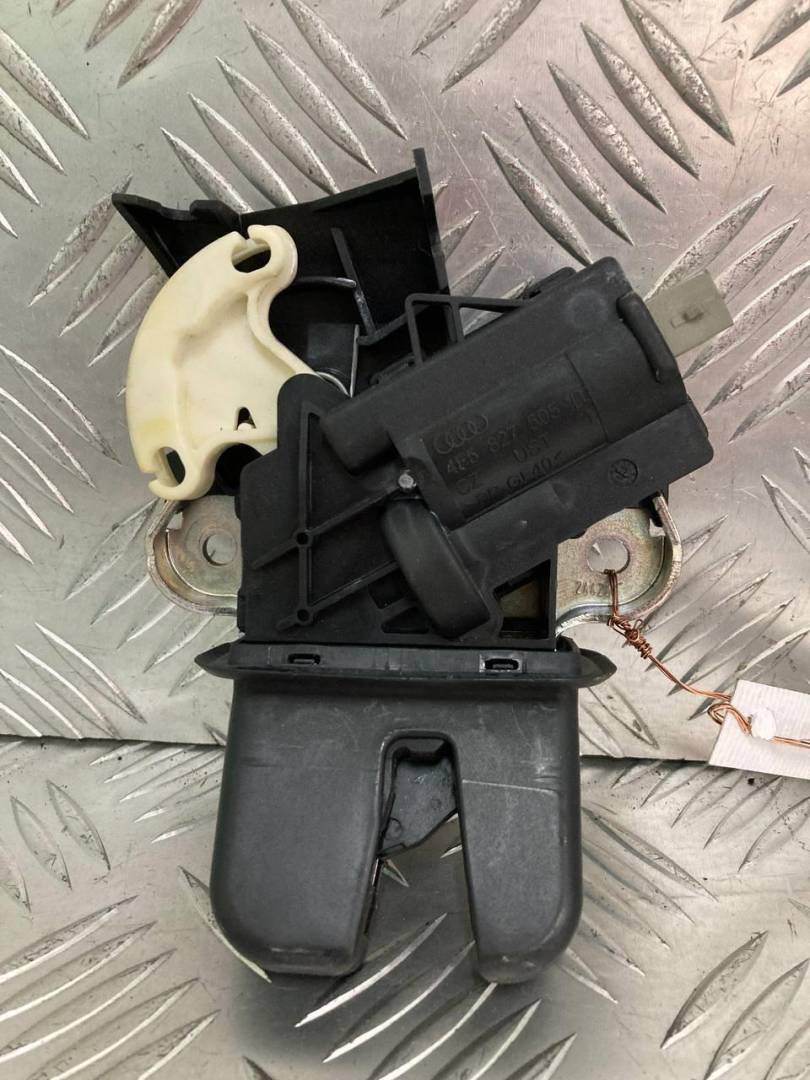 замок багажника Audi A8 D3/4E 2004, 4F5827505D - фото №1