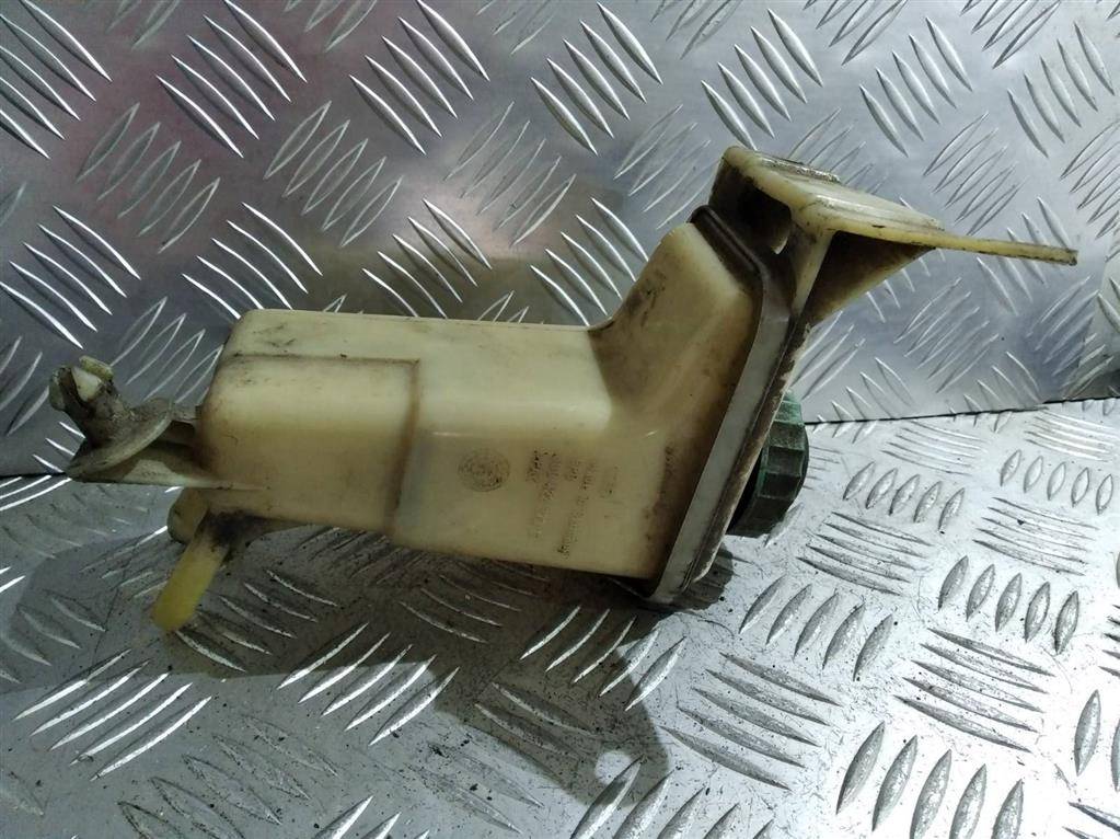 бачок гидроусилителя Audi A4 B5 1995, 1.6 л., i, бензин, 8D0422373C - фото №1