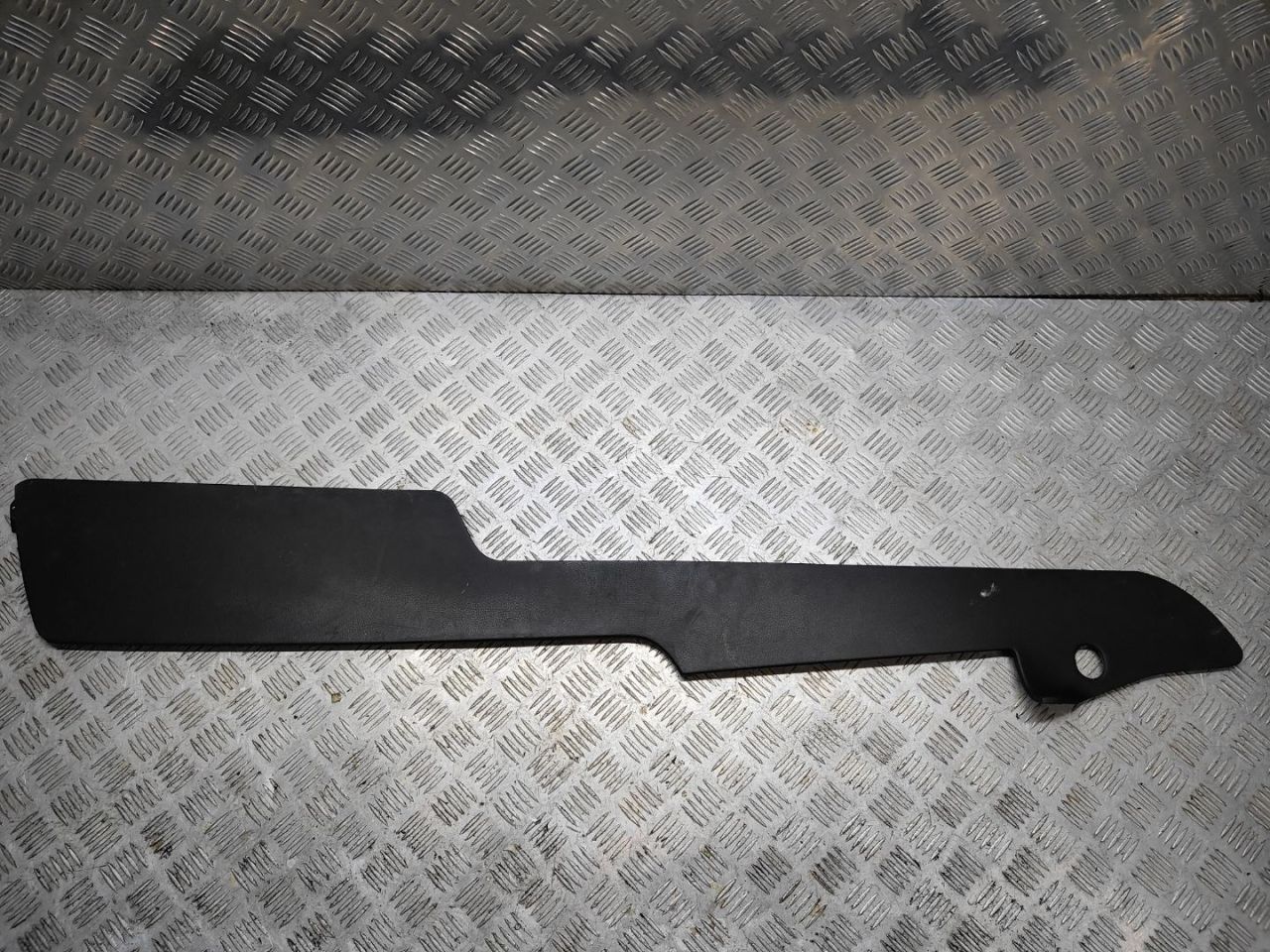 Декоративная накладка центральной консоли Audi A6 4F/C6 2006, 2.4 л., i, BDW, бензин, вариатор, чёрный, седан, передний привод, правый руль, 4F2863305 - фото №1