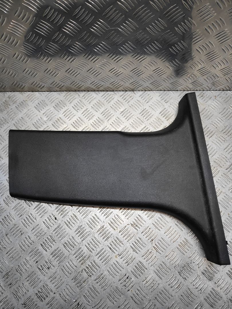 обшивка стойки центральной правой Audi A6 4F/C6 2006, 2.4 л., i, BDW, бензин, вариатор, чёрный, седан, передний привод, правый руль, 4F0867240 - фото №1