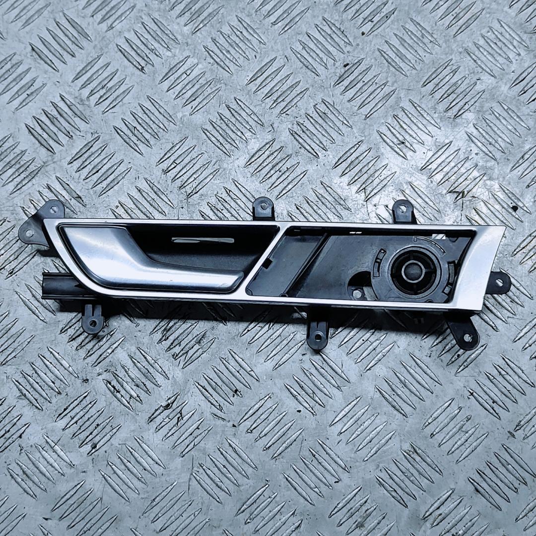 ручка внутренняя передняя правая Audi A6 4F/C6 2006, 2.4 л., i, BDW, бензин, вариатор, чёрный, седан, передний привод, правый руль, 4F0035399A, 4F0837019B, 4D0919063A, 729724100509, AS403205 - фото №1