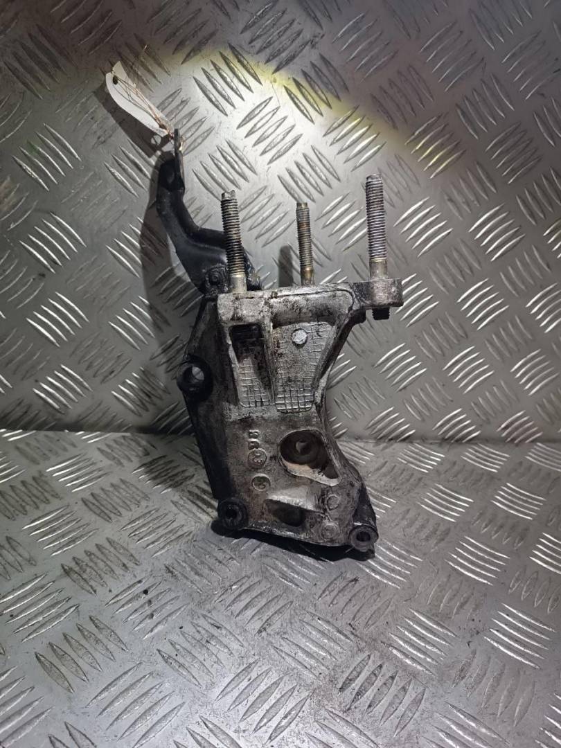 кронштейн двигателя Peugeot 806 1 поколение 1998, 1.9 л., TD, дизель, МКПП - фото №1