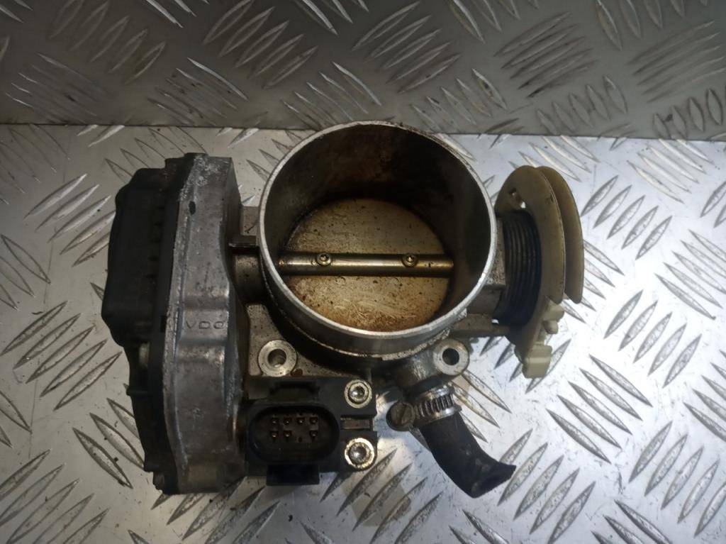 заслонка дроссельная Audi A6 4B/C5 1997, 2.4 л., i, бензин, 078133063AK - фото №1