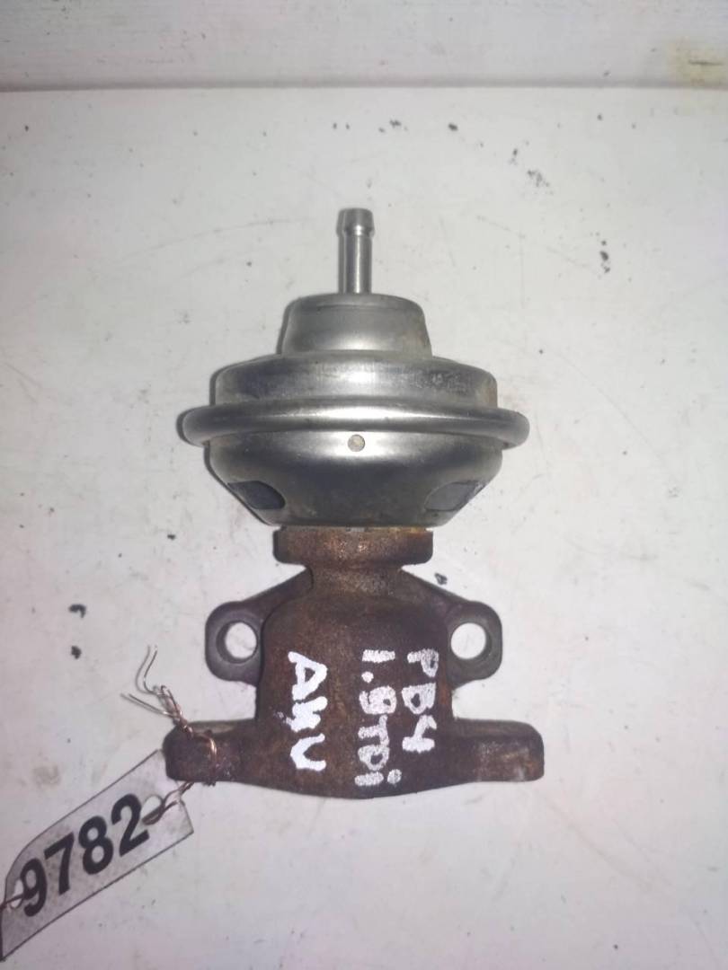 клапан EGR Volkswagen Passat B4 1995, 1.9 л., TDi, дизель, 028131501E - фото №1