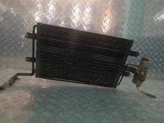 радиатор кондиционера Volkswagen Golf 4 поколение 2000, 1.6 л., i, бензин, 1J0820413D