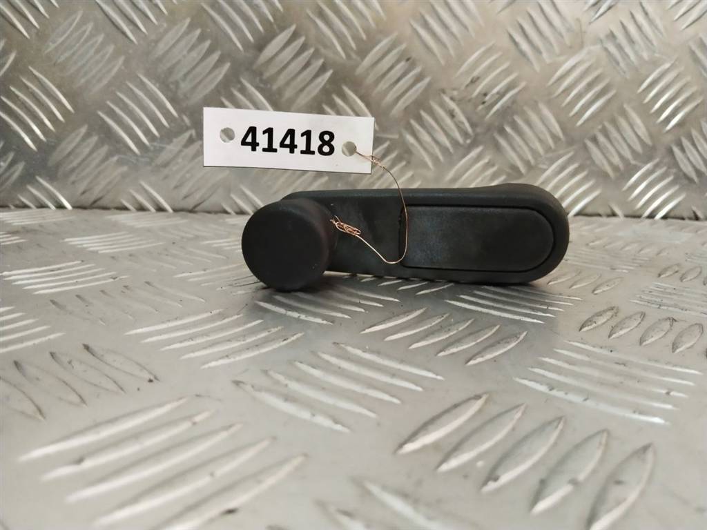 ручка стеклоподъемника Volkswagen Golf 3 поколение 1997 - фото №1