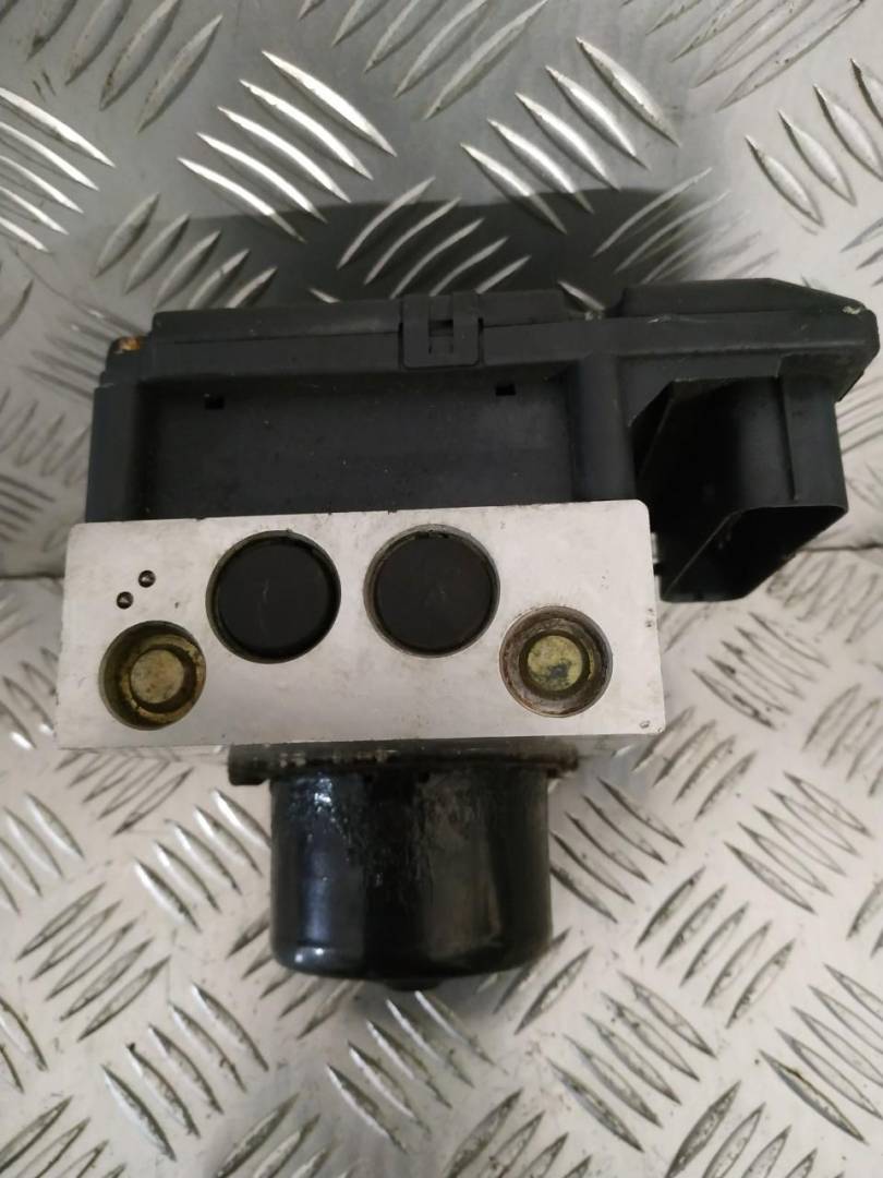 блок ABS Volkswagen Golf 4 поколение 1999, 1.4 л., i, бензин, 1C0907379 - фото №1