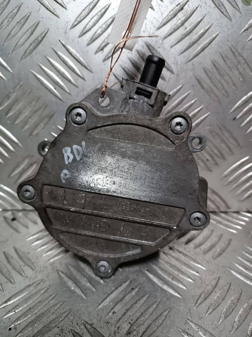 насос вакуумный Audi A6 4F/C6 2005, 2.4 л., i, бензин, 06E145100T - фото №1