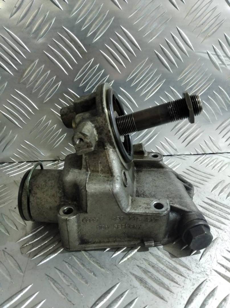 кронштейн масляного фильтра Audi A3 8L 1996, 1.6 л., i, бензин, 06A115417 - фото №1