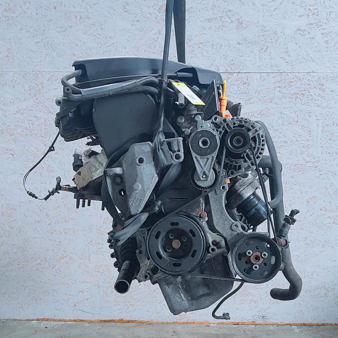 двигатель Volkswagen Golf 4 поколение 1999, 1.6 л., i, AKL, бензин, 5МКПП, передний привод, AKL, AKL - фото №1