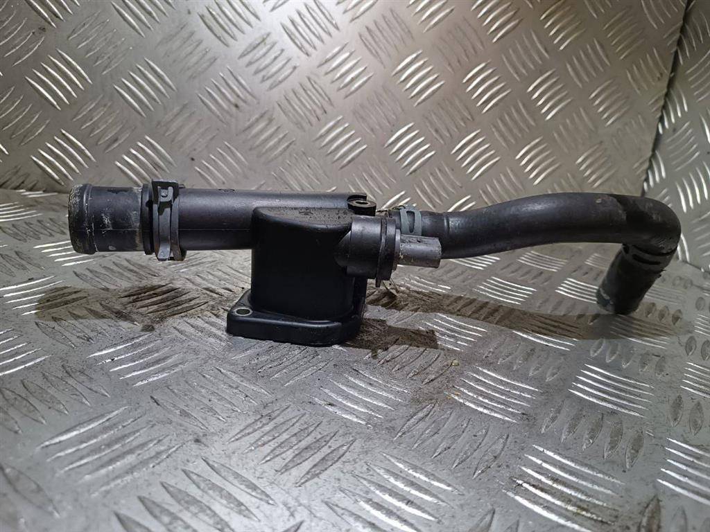 фланец (тройник) системы охлаждения Audi A6 4F/C6 2006, 2.0 л., TDi, дизель, 038121132G - фото №1