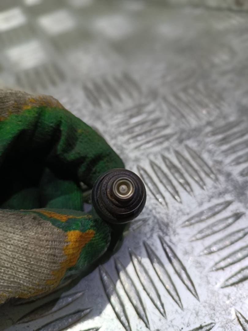 форсунка Volkswagen Golf 4 поколение 1999, 1.6 л., i, AKL, бензин, 037906031AA - фото №1