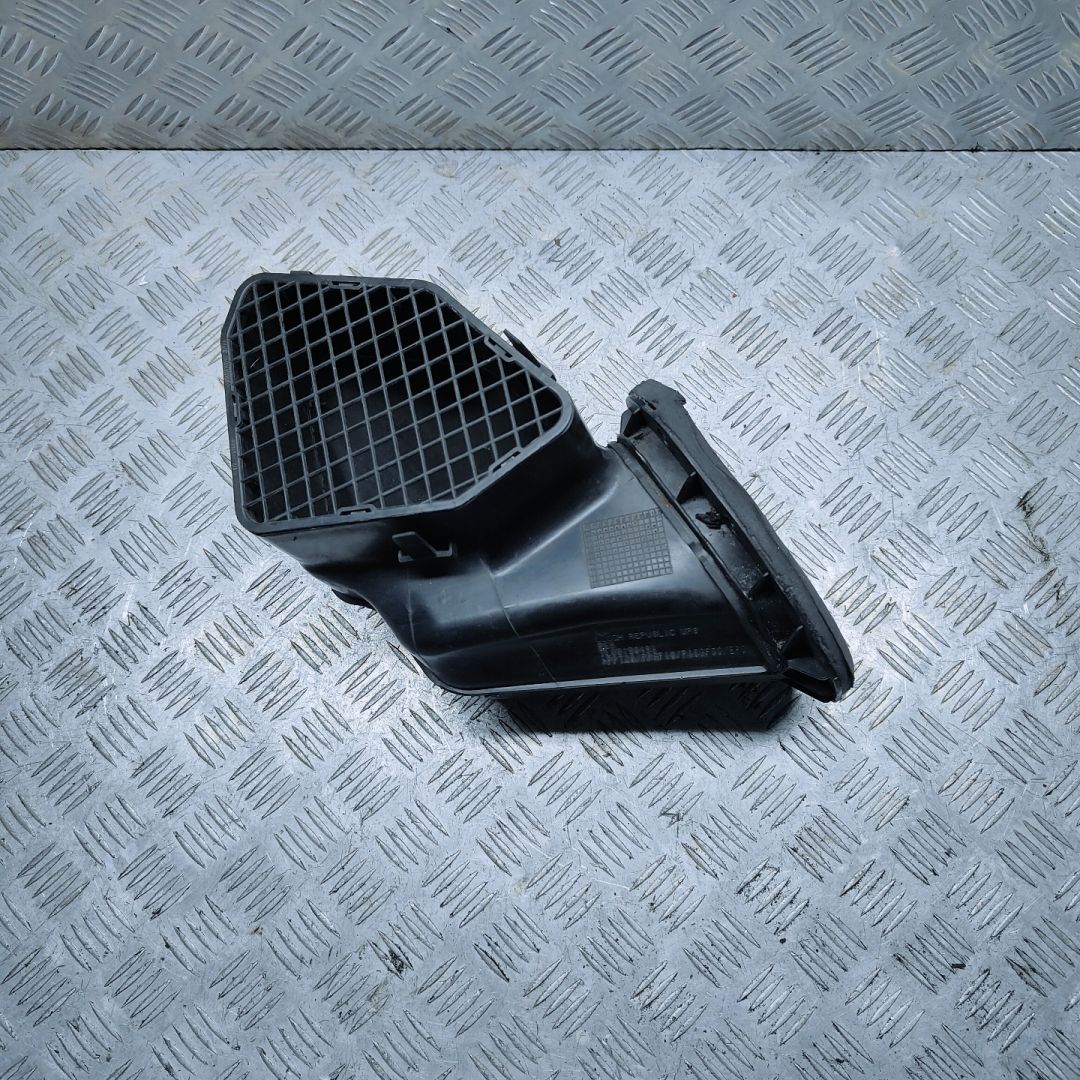 воздухозаборник Audi Q7 4L 2006, 3.0 л., TDi, BUG, дизель, АКПП, бежево-серый, внедорожник 5 дв., полный привод, правый руль, 7L0819049A - фото №1