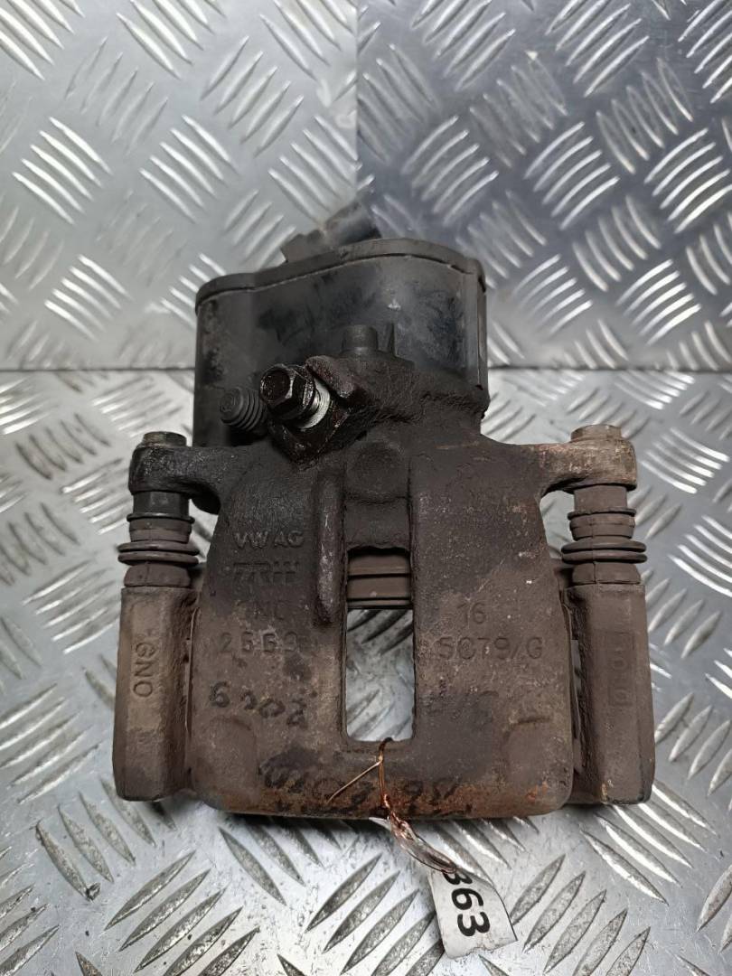 суппорт задний правый Volkswagen Passat B6 2009, 2.0 л., TDi, дизель - фото №1