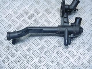 корпус термостата Volkswagen Polo 4 поколение 2004, 1.2 л., i, BMD, бензин, МКПП, 03C121111B