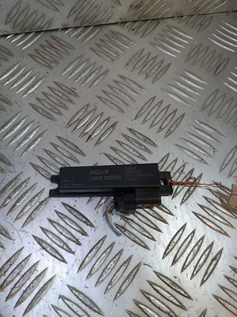Антенна системы комфортного доступа Land Rover Discovery 5 поколение 2018, 3.0 л., 306DT, дизель, АКПП, фиолетовый, полный привод, правый руль, AH4215K603AA - фото №1