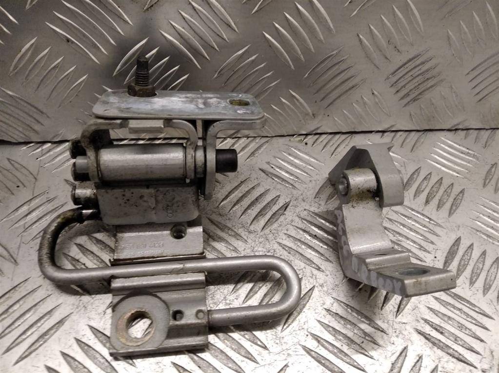 петля двери Audi A6 4F/C6 2006, 8E0831412B - фото №1