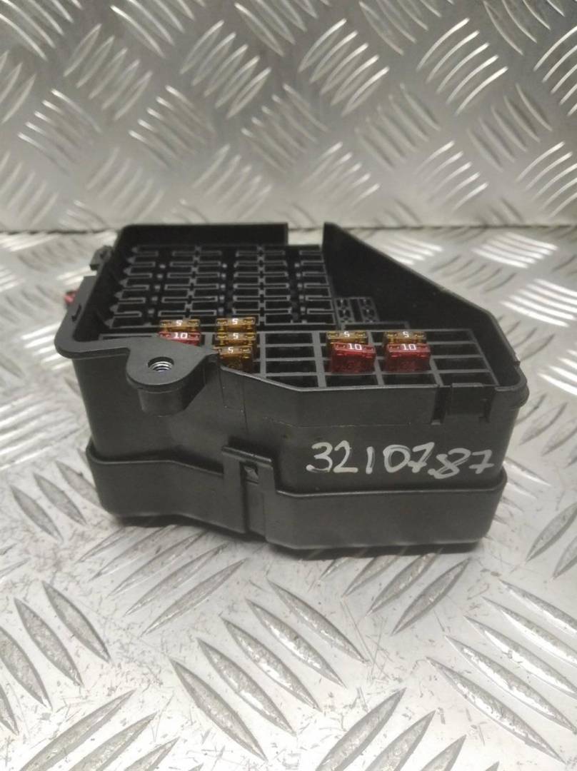 блок предохранителей Audi A6 4F/C6 2006, 3.2 л., FSI, бензин, АКПП, 8D2941824 - фото №1