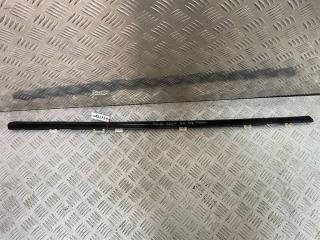 молдинг стекла Mazda 323F BJ 1999