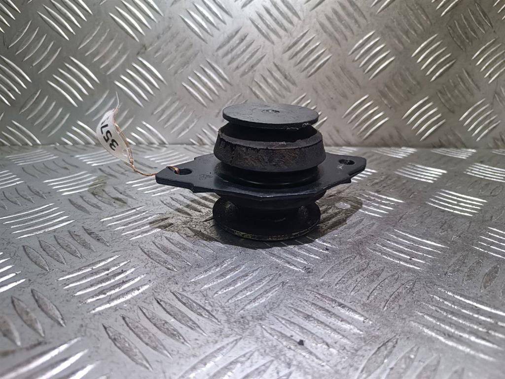 подушка крепления КПП Volkswagen Passat B3 1990, 1.8 л., mono, бензин, МКПП, 357199383A - фото №1