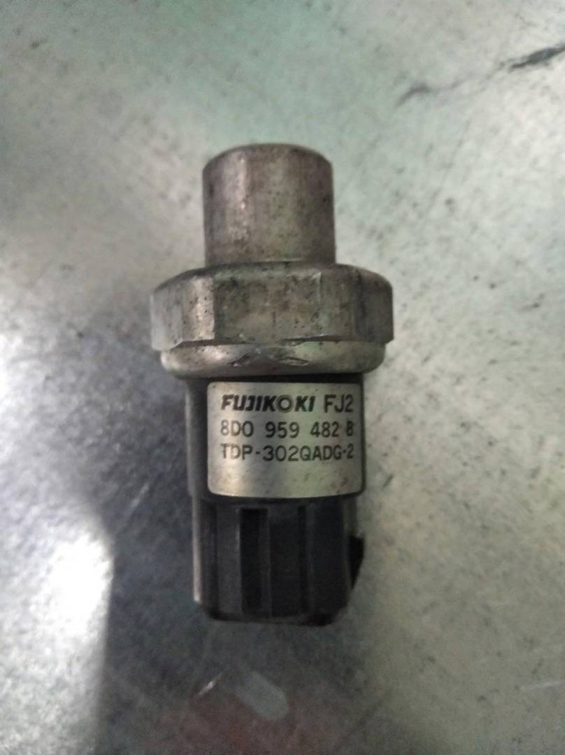 датчик кондиционера Audi A4 B5 1998, 2.4 л., i, бензин, 8D0959482B - фото №1