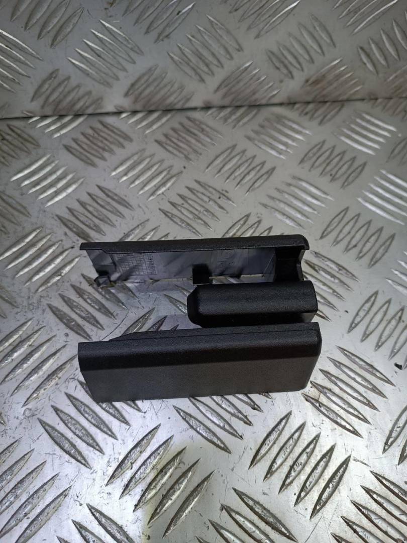 заглушка заднего бампера под крюк Land Rover Discovery 5 поколение 2018, 3.0 л., 306DT, дизель, АКПП, фиолетовый, полный привод, правый руль, HY3266410BA - фото №1