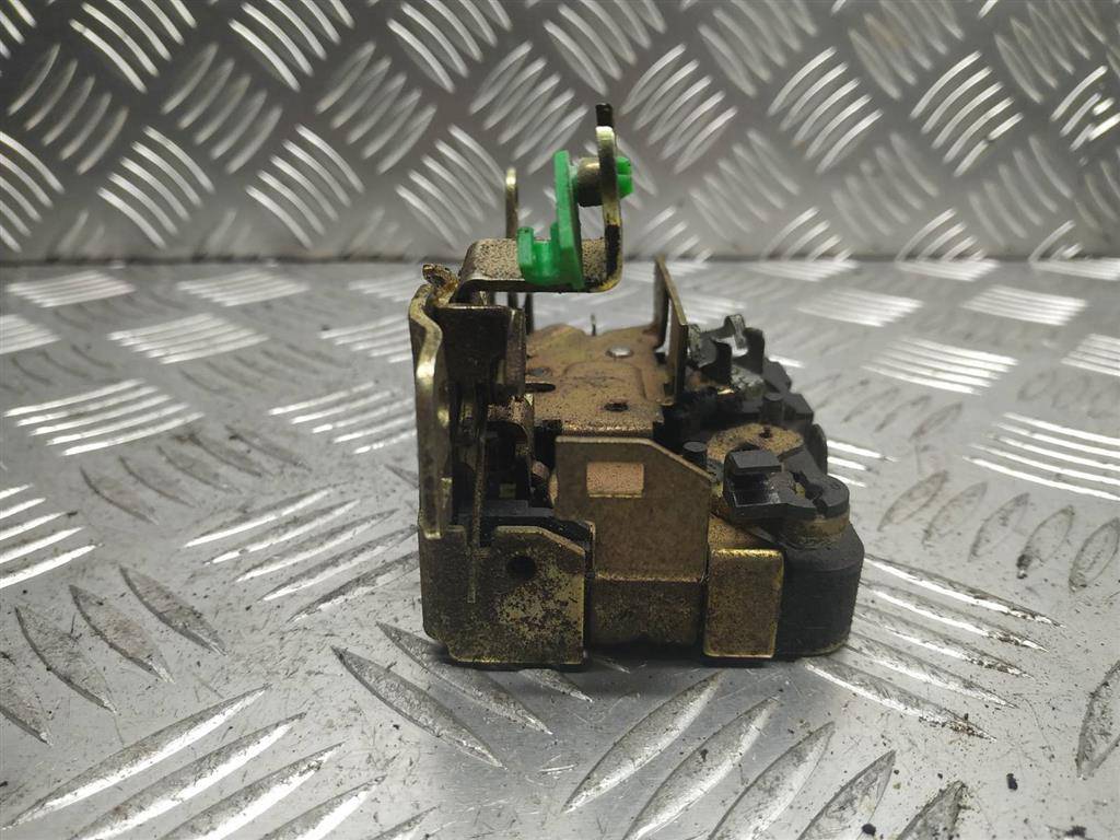 замок двери передней правой Renault Master 2 поколение 1998 - фото №1