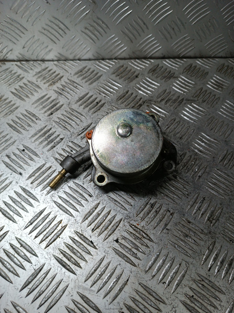 насос вакуумный Peugeot 607 1 поколение 2003, 2.2 л., HDi, 4HX (DW12TED4/FAP), дизель, 9631971580, 72266601 - фото №1