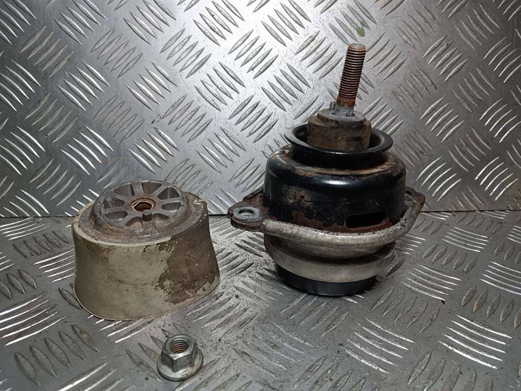 подушка крепления двигателя Volkswagen Touareg 1 поколение 2003, 5.0 л., TDi, дизель, АКПП, 7L6199131 - фото №1
