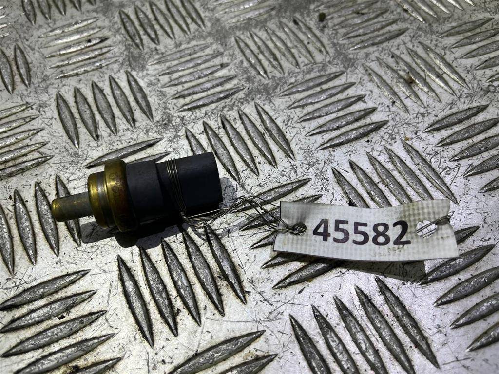 датчик температуры охлаждающей жидкости Volkswagen Passat B6 2010, 2.0 л., TDi, дизель, 06A919501A - фото №1