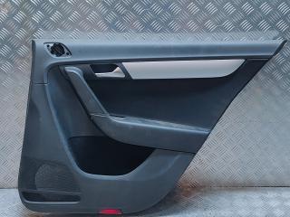 обшивка двери задняя правая Volkswagen Passat B7 2013, 1.6 л., TDi, CAYC, дизель, серебристый, седан, передний привод, правый руль, 3AE867212