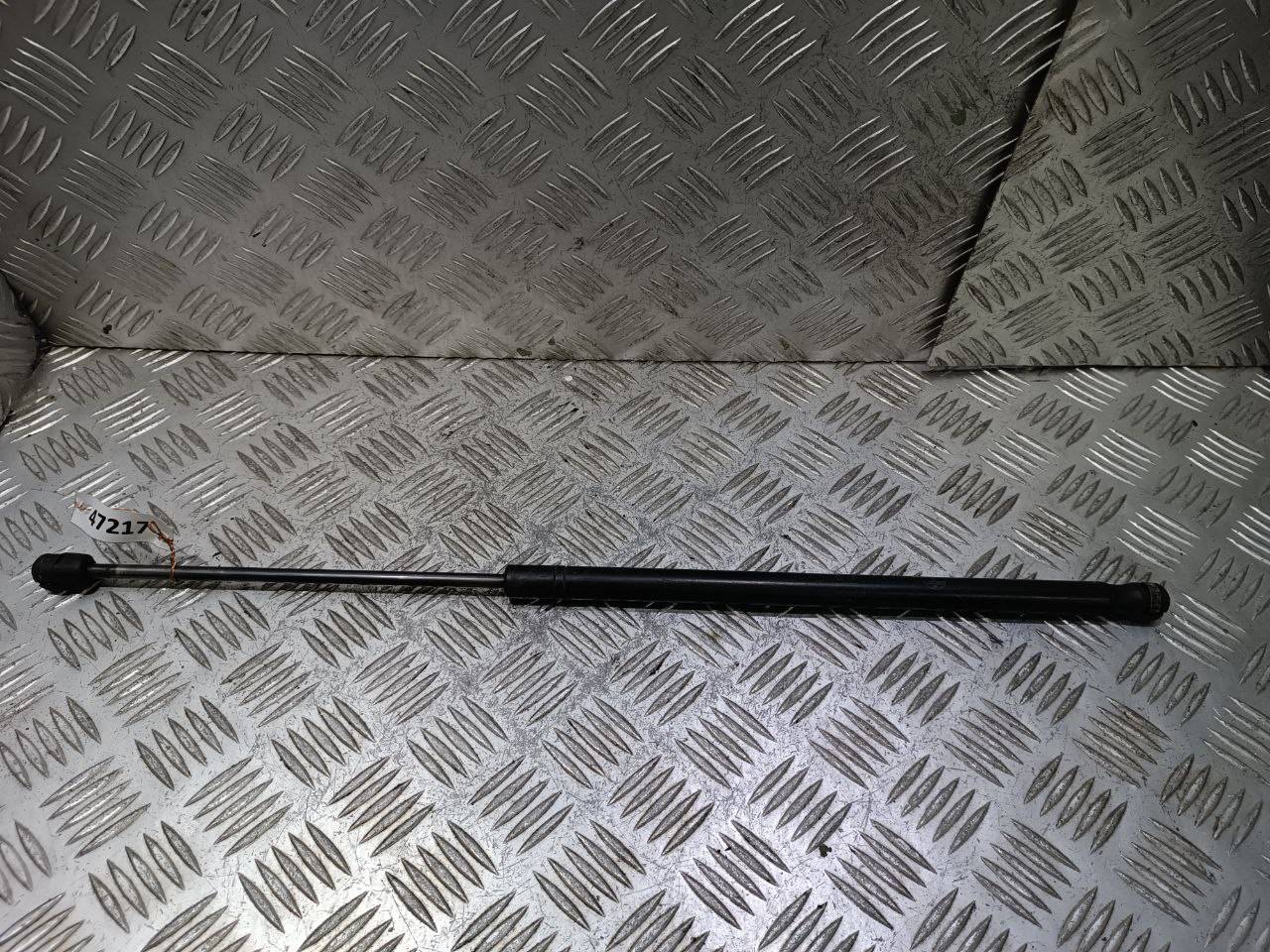 амортизатор крышки багажника (3-5 двери) Opel Vectra C 2005, универсал, 13101335, 0570N - фото №1