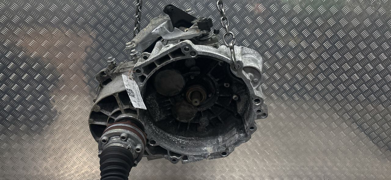 КПП механическая (МКПП) Skoda Superb 3 поколение 2017, 2.0 л., TDi, CRLB, дизель, МКПП, передний привод, QFZ - фото №1