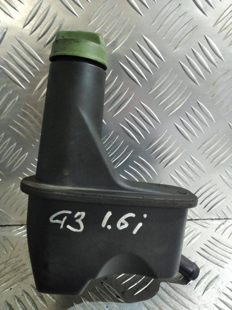 бачок гидроусилителя Volkswagen Golf 3 поколение 1997, 1.6 л., i, бензин - фото №1