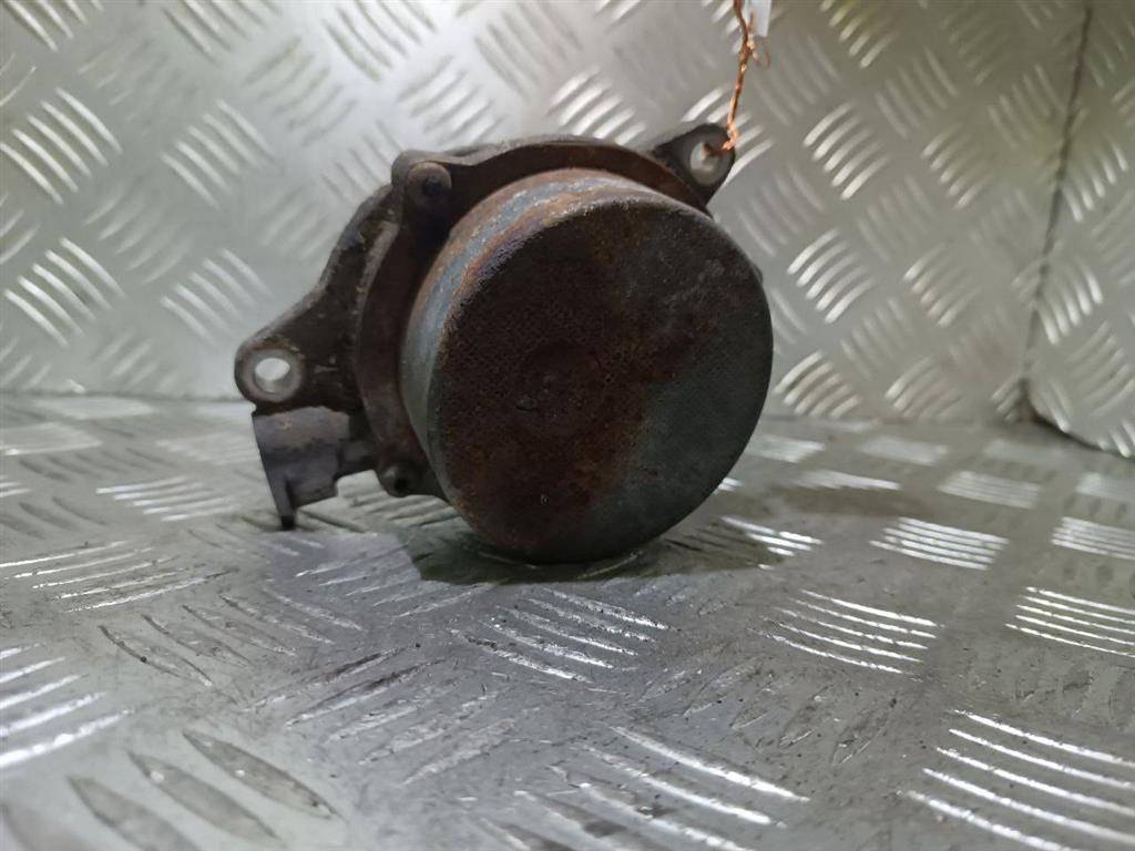 насос вакуумный BMW 3 серия E90/E91/E92/E93 2006, 3.0 л., D, дизель - фото №1