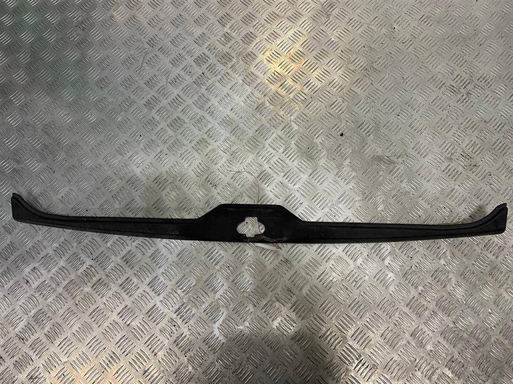 накладка внутренняя на заднюю панель кузова Volkswagen Passat B4 1995, универсал, 333863459 - фото №1