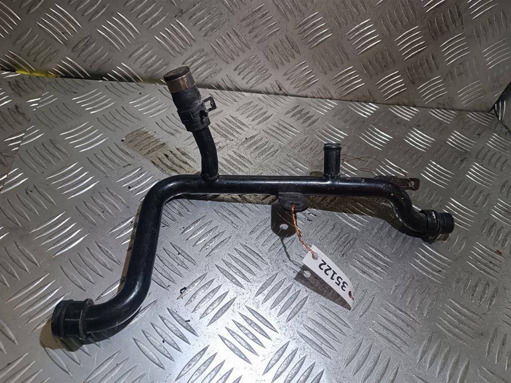 трубка охлаждающей жидкости Audi A4 B5 1999, 1.6 л., i, бензин, 06B121065L - фото №1