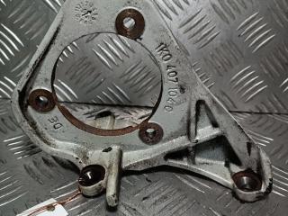 кронштейн полуоси Volkswagen Touran 1 поколение 2004, 2.0 л., TDi, дизель, МКПП, 1K0407104C