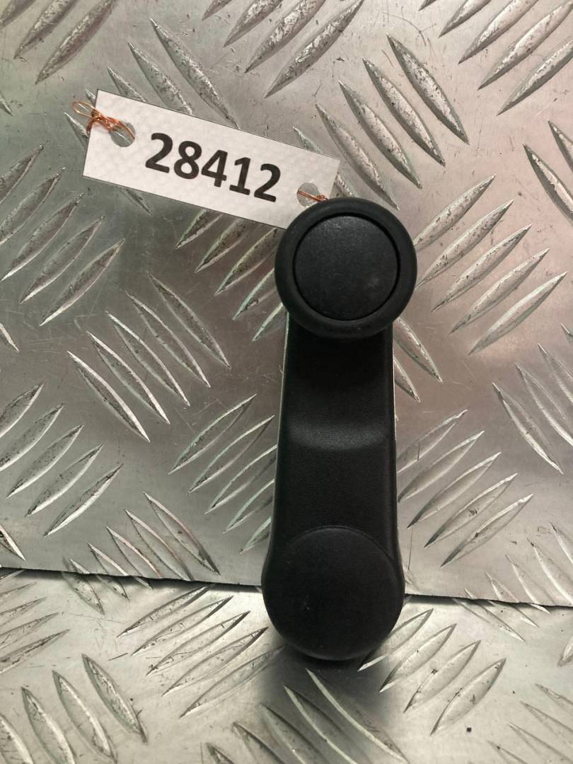 ручка стеклоподъемника Audi 100 4A/C4 1993, 893837597A - фото №1