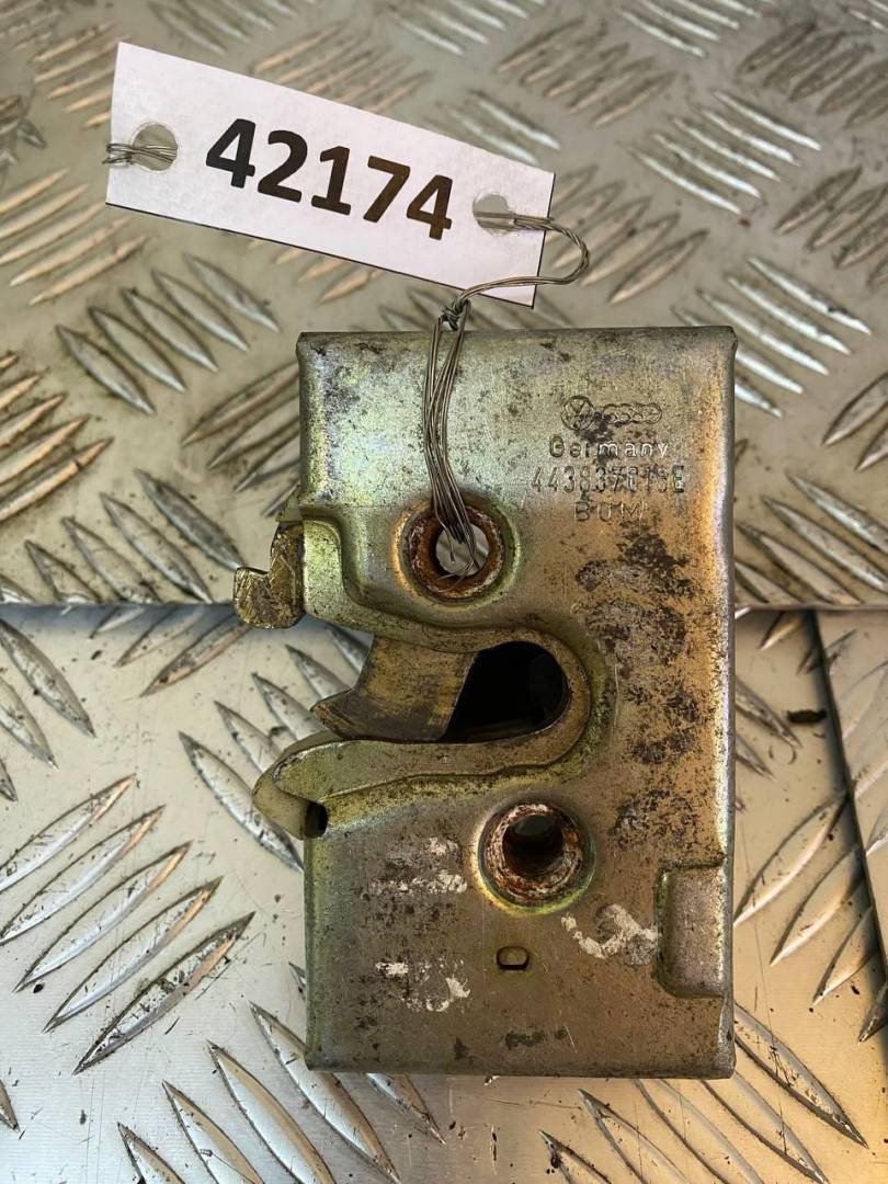 замок двери передней правой Audi 100 С3 1988, 443837016E - фото №1