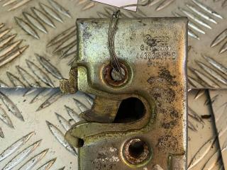 замок двери передней правой Audi 100 С3 1988, 443837016E