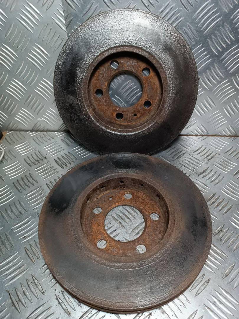 диск тормозной передний Volkswagen Golf 4 поколение 1999, 1.4 л., i, бензин - фото №1